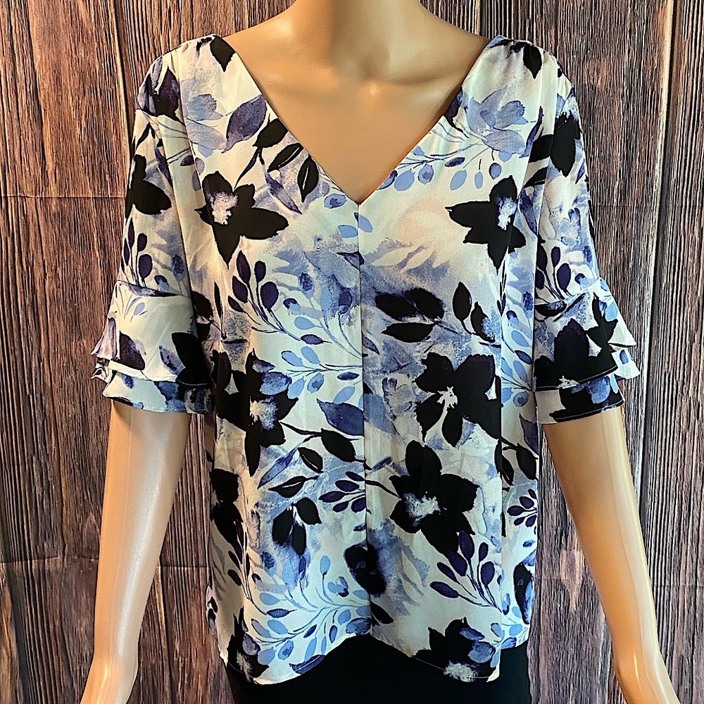 Ivanka Trump size medium blue white & baby pink floral statement sleeve top